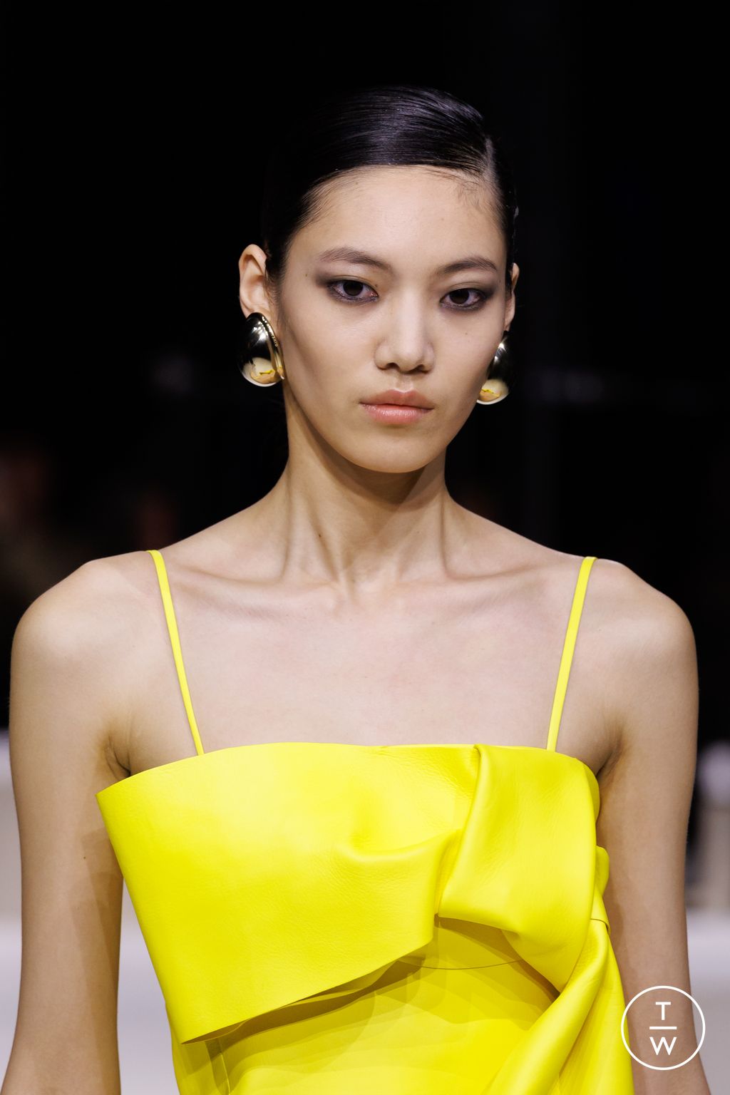 Fashion Week Paris Fall/Winter 2026 look 16 from the Givenchy collection womenswear accessories