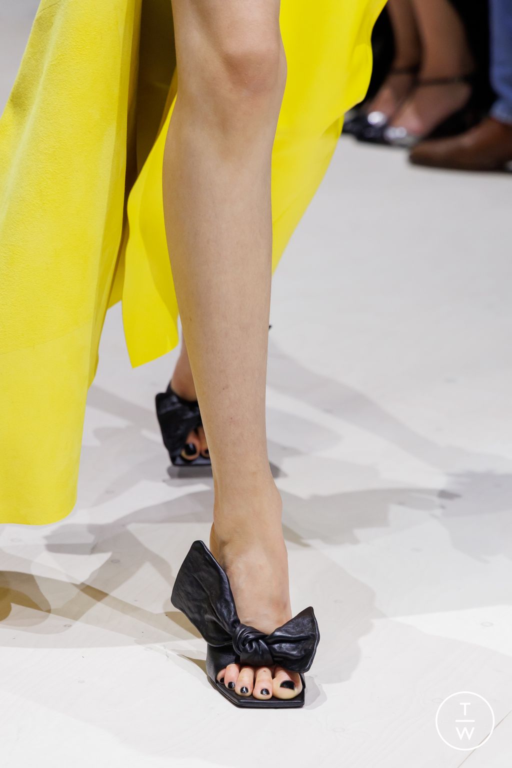 Fashion Week Paris Fall/Winter 2026 look 18 from the Givenchy collection 女装配饰