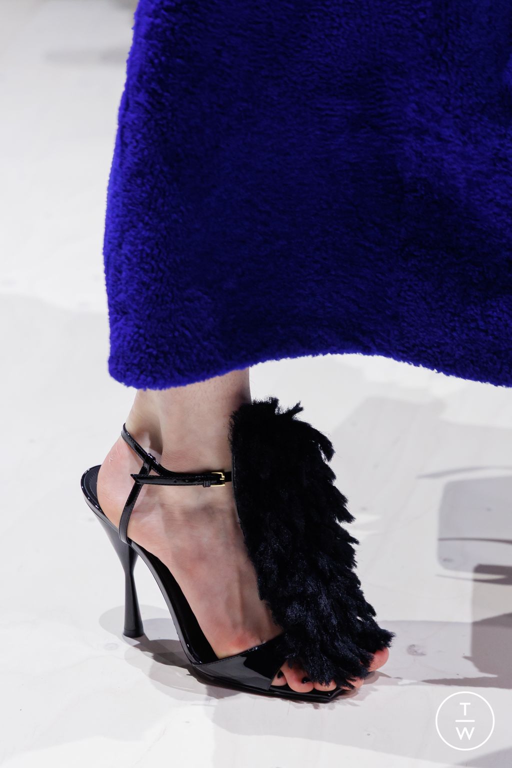 Fashion Week Paris Fall/Winter 2026 look 21 from the Givenchy collection womenswear accessories