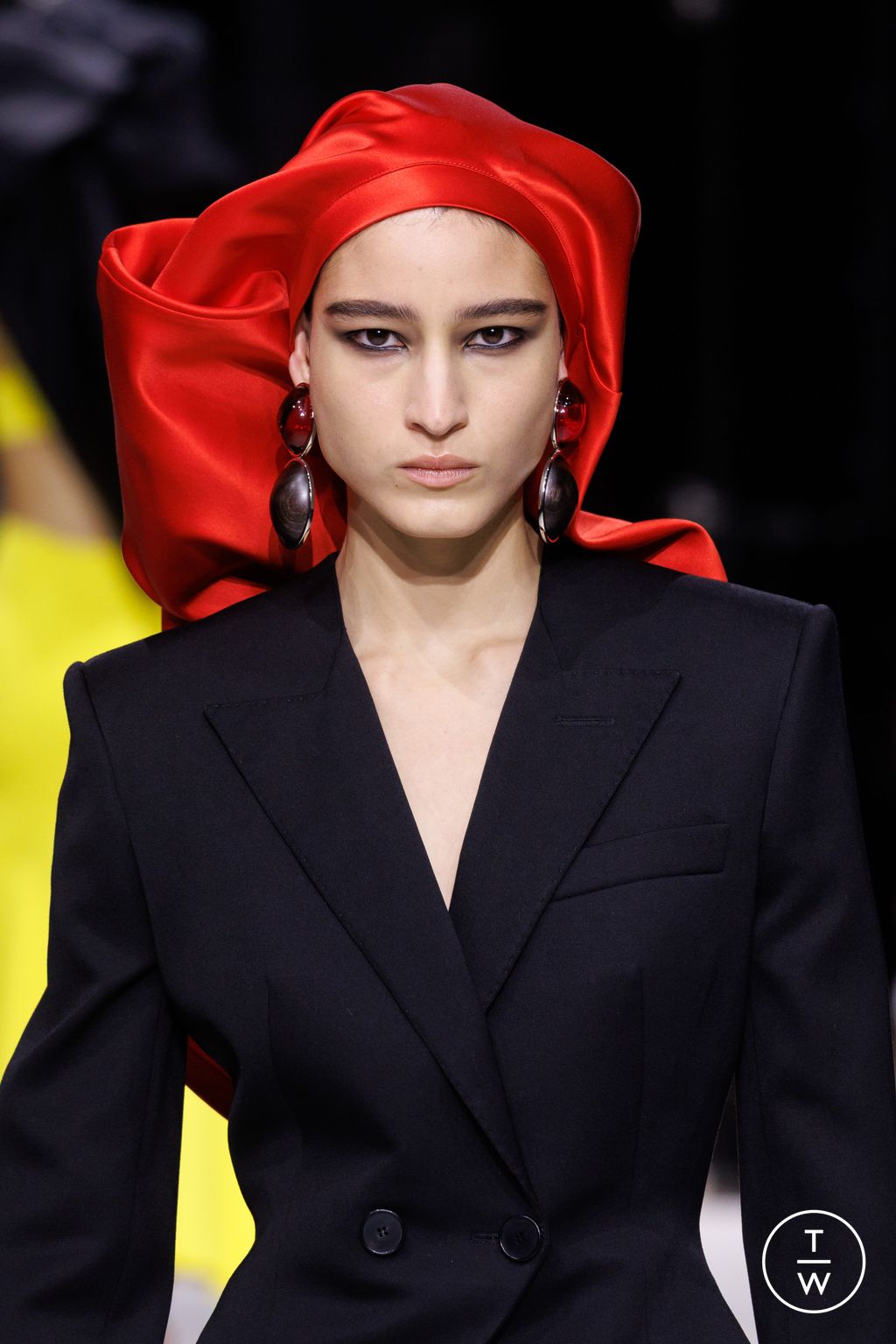Fashion Week Paris Fall/Winter 2026 look 24 from the Givenchy collection 女装配饰
