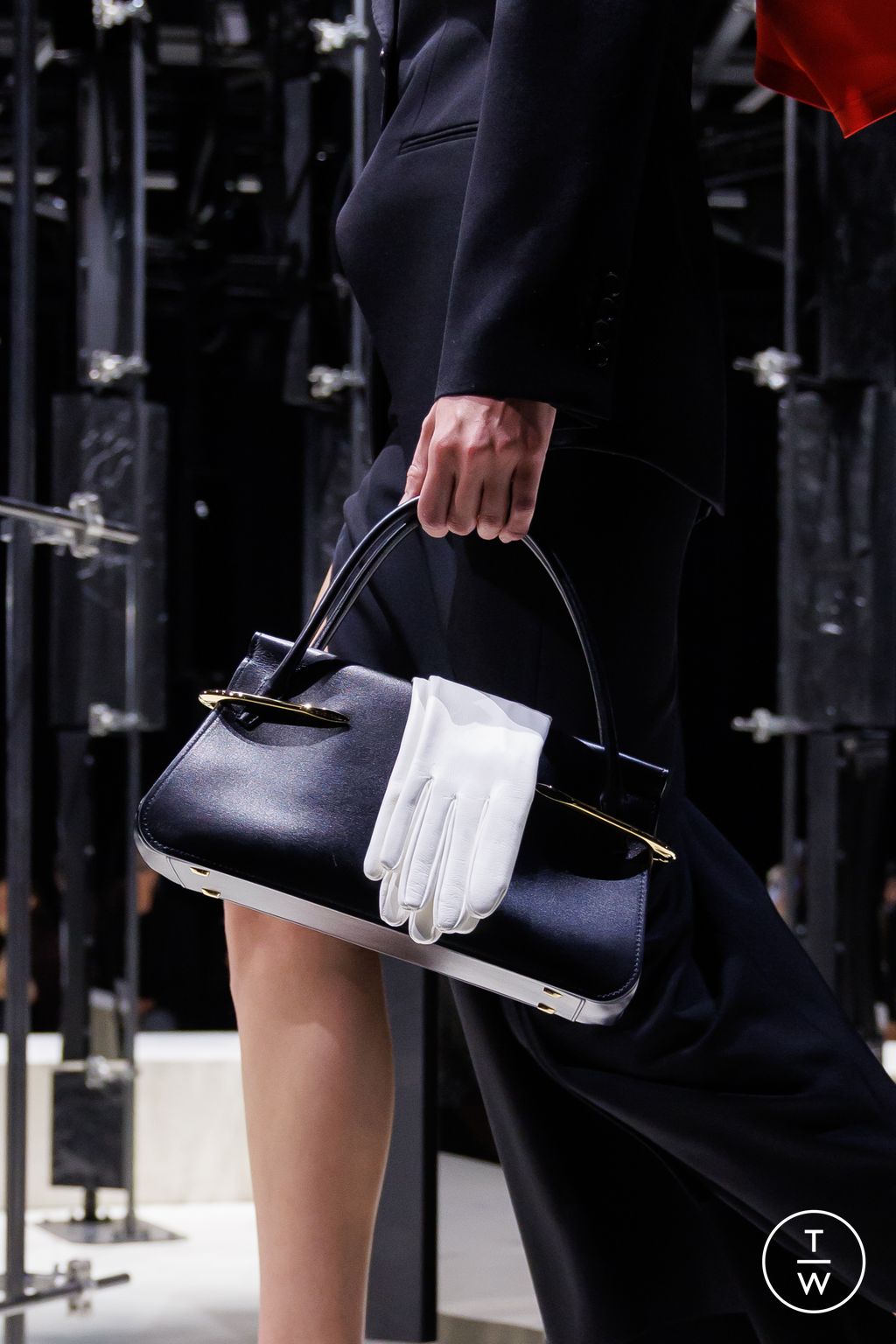 Fashion Week Paris Fall/Winter 2026 look 27 de la collection Givenchy womenswear accessories