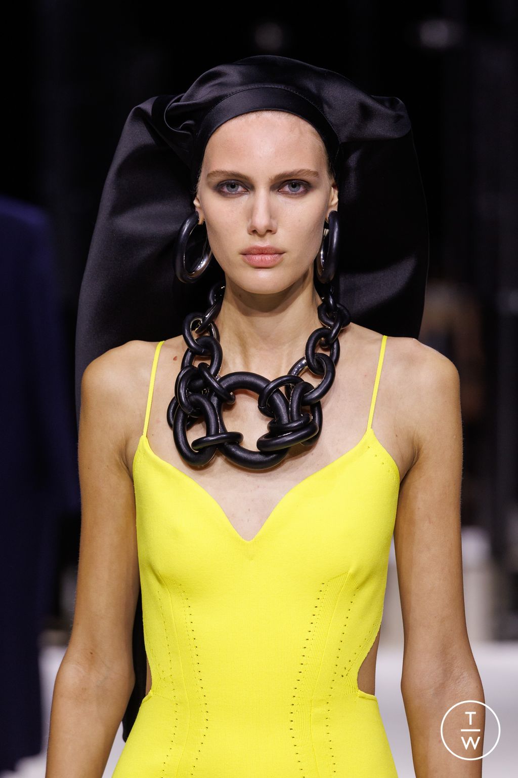 Fashion Week Paris Fall/Winter 2026 look 31 de la collection Givenchy womenswear accessories