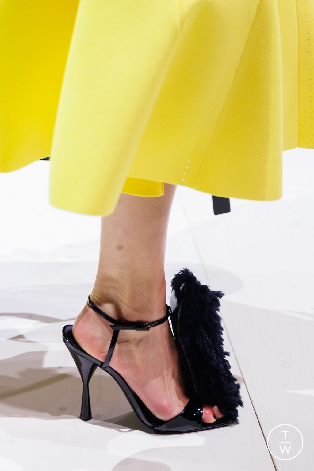 Fashion Week Paris Fall/Winter 2026 look 34 from the Givenchy collection 女装配饰