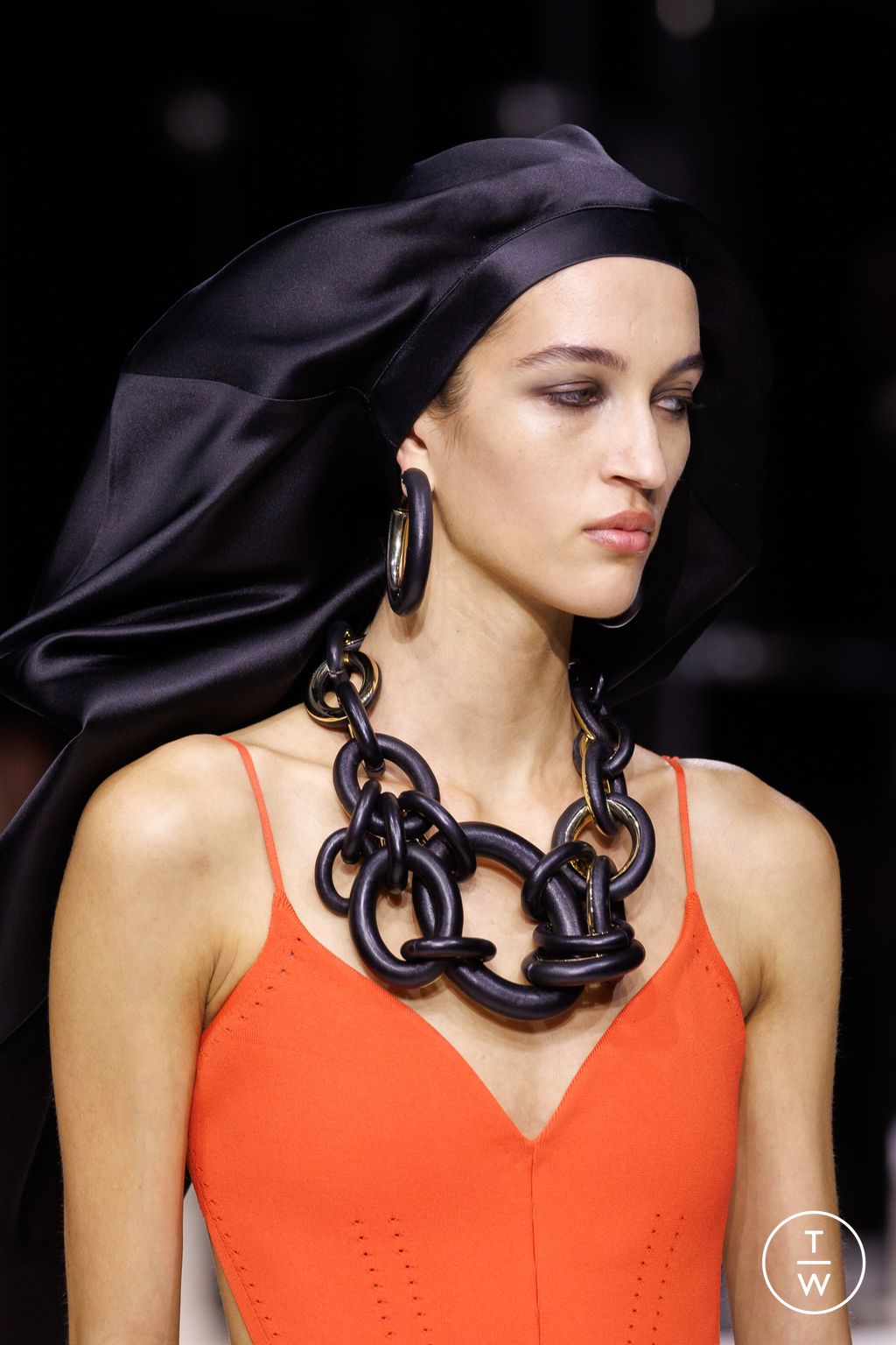 Fashion Week Paris Fall/Winter 2026 look 37 from the Givenchy collection 女装配饰