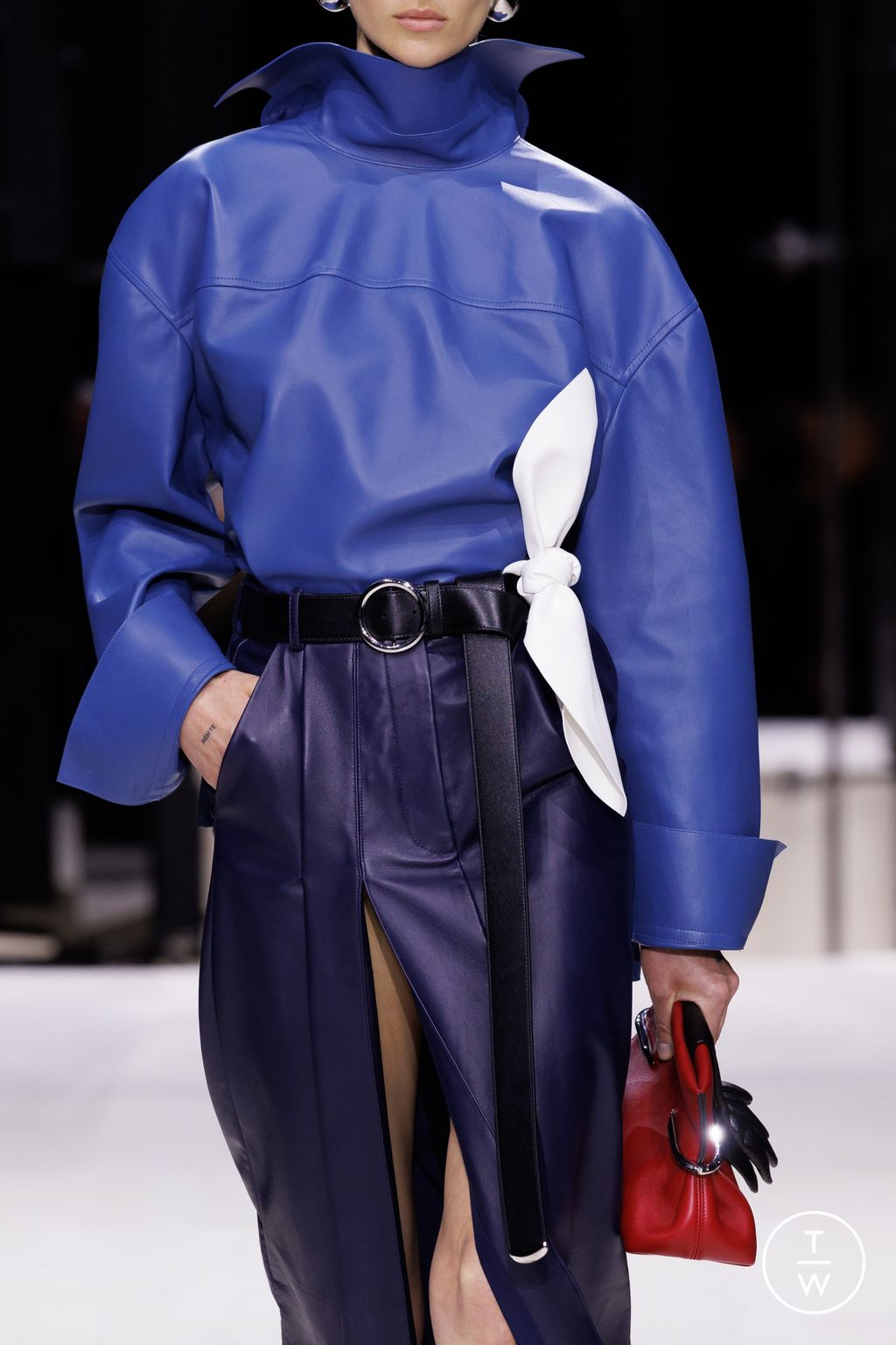 Fashion Week Paris Fall/Winter 2026 look 42 from the Givenchy collection 女装配饰