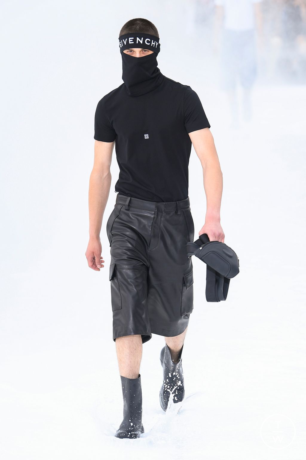 Fashion Week Paris Spring/Summer 2023 look 6 de la collection Givenchy menswear