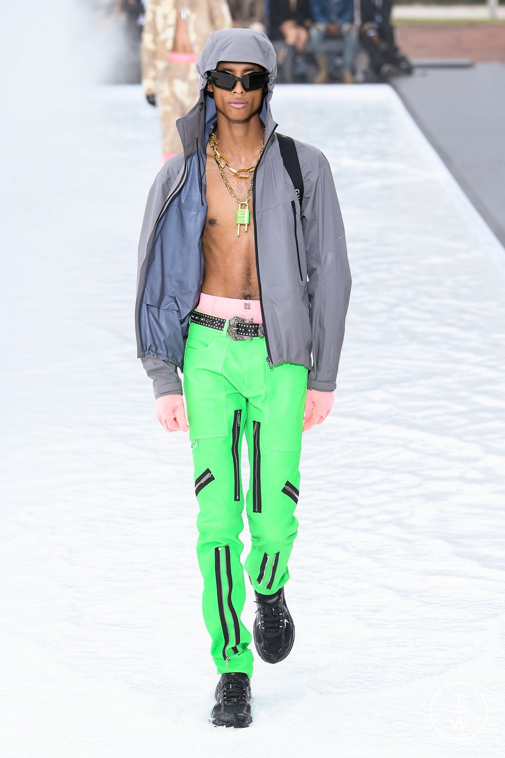 Fashion Week Paris Spring/Summer 2023 look 14 de la collection Givenchy menswear