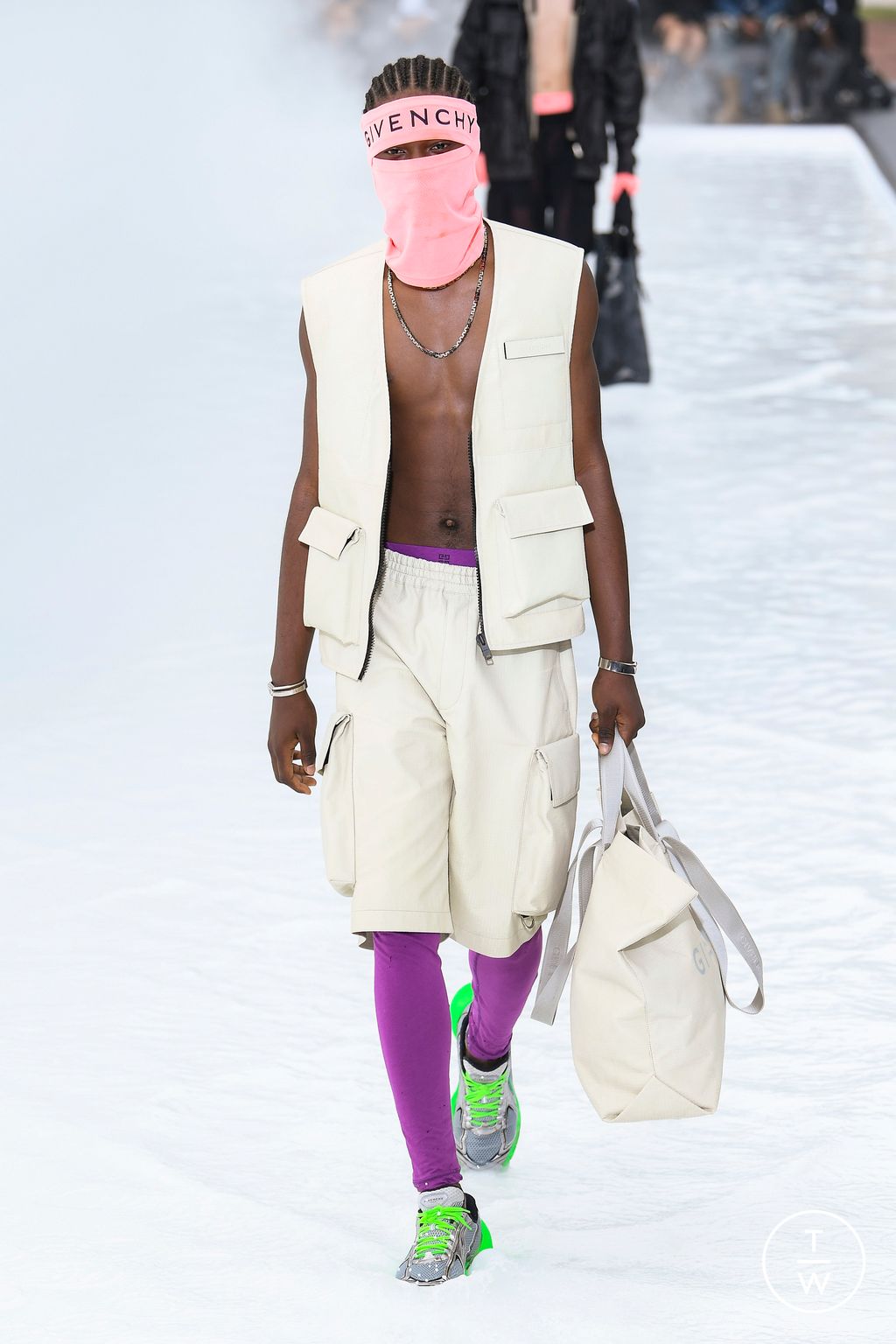 Fashion Week Paris Spring/Summer 2023 look 16 de la collection Givenchy menswear