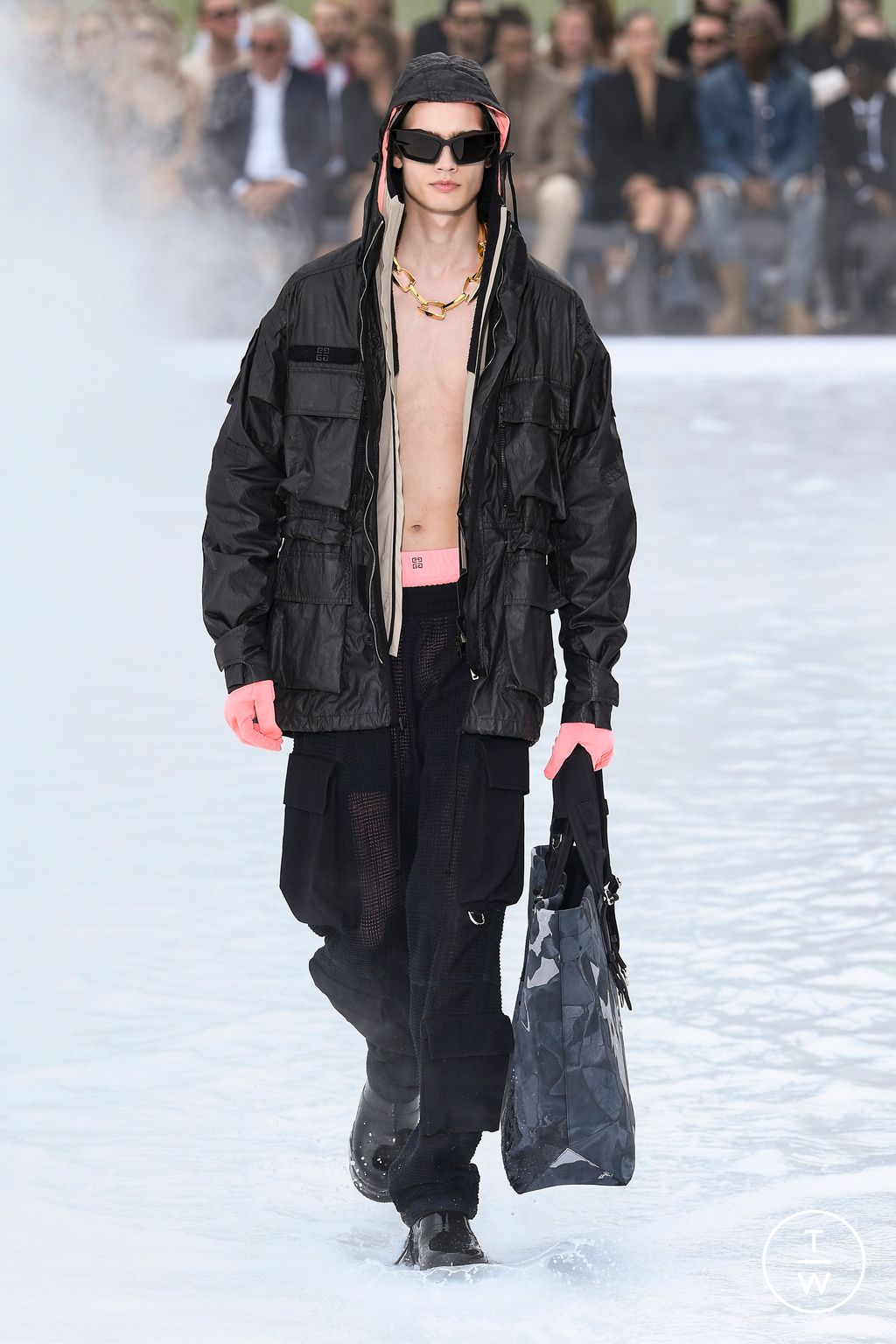 Fashion Week Paris Spring/Summer 2023 look 17 from the Givenchy collection menswear