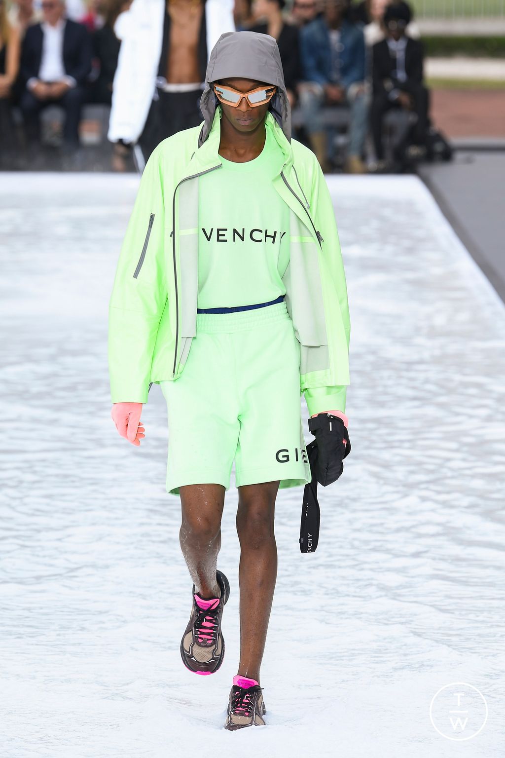 Fashion Week Paris Spring/Summer 2023 look 18 from the Givenchy collection menswear