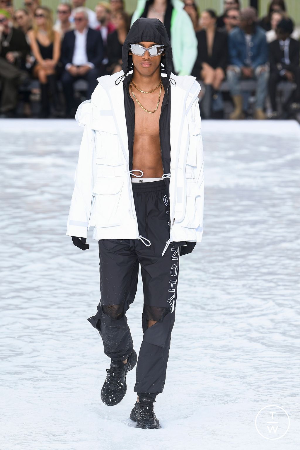 Fashion Week Paris Spring/Summer 2023 look 19 from the Givenchy collection 男装