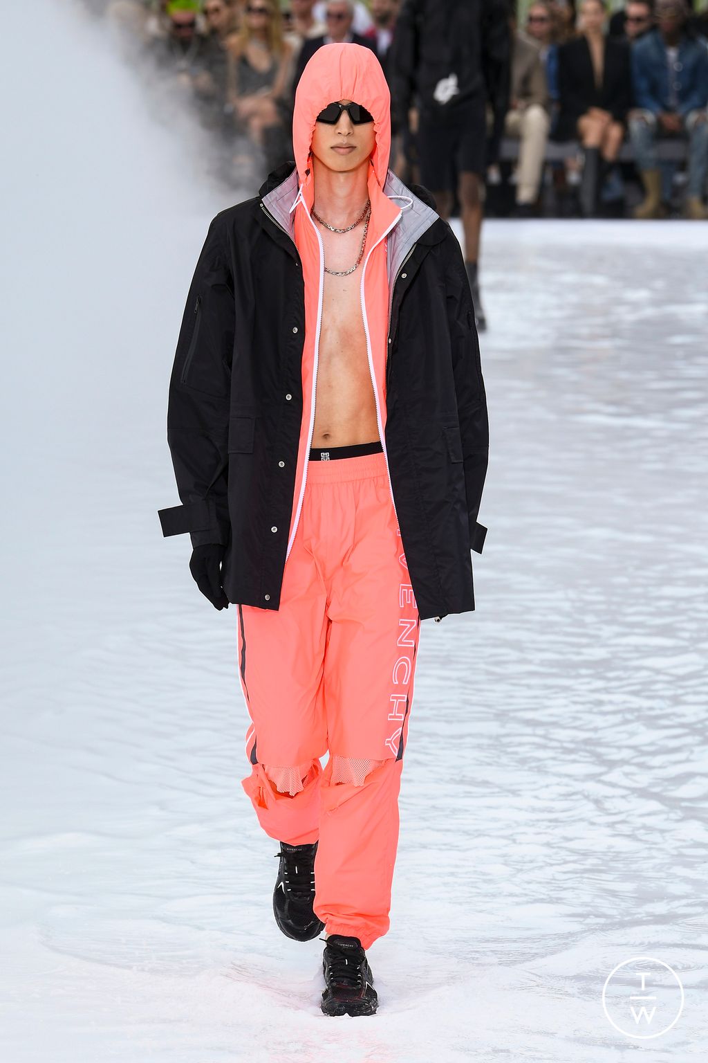 Fashion Week Paris Spring/Summer 2023 look 21 from the Givenchy collection menswear