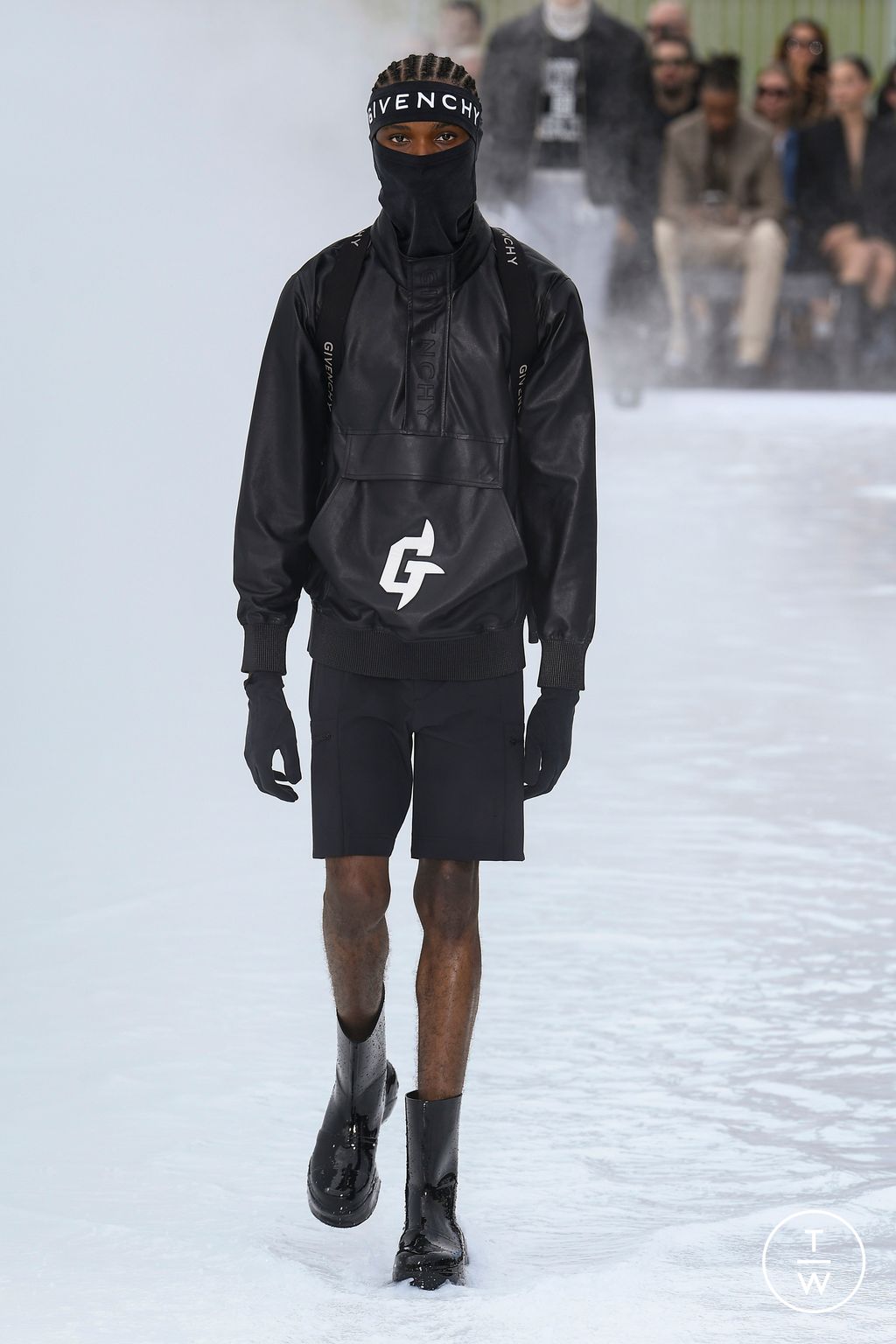 Fashion Week Paris Spring/Summer 2023 look 22 from the Givenchy collection menswear