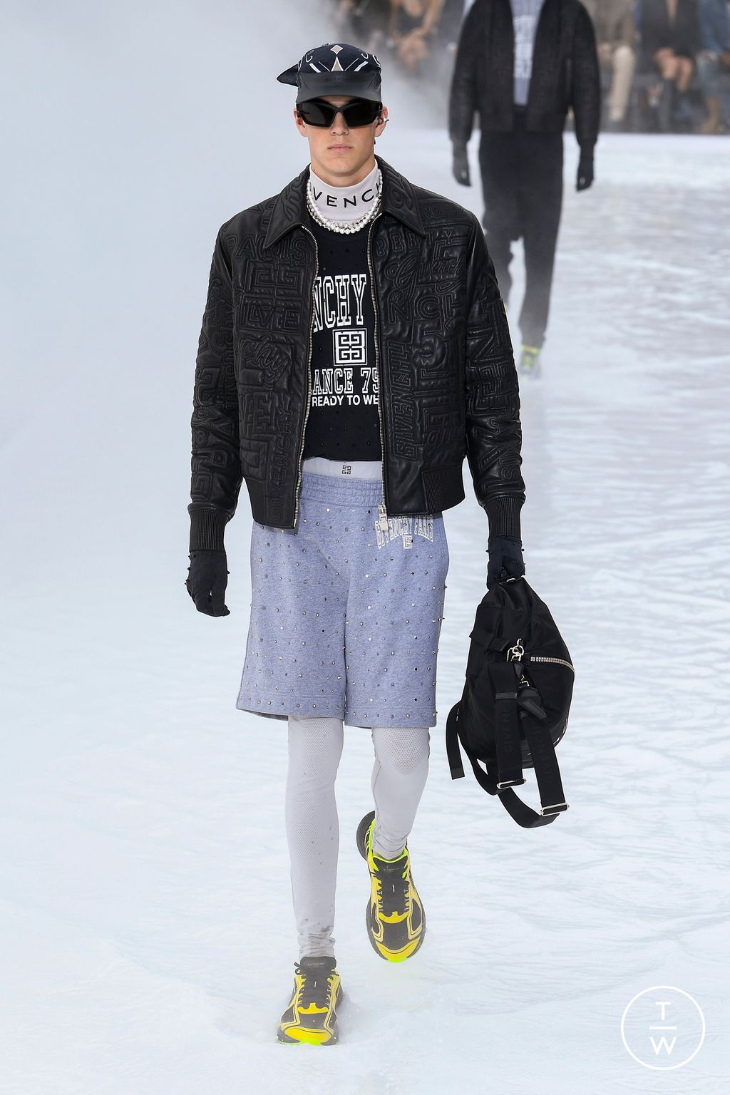 Fashion Week Paris Spring/Summer 2023 look 23 de la collection Givenchy menswear