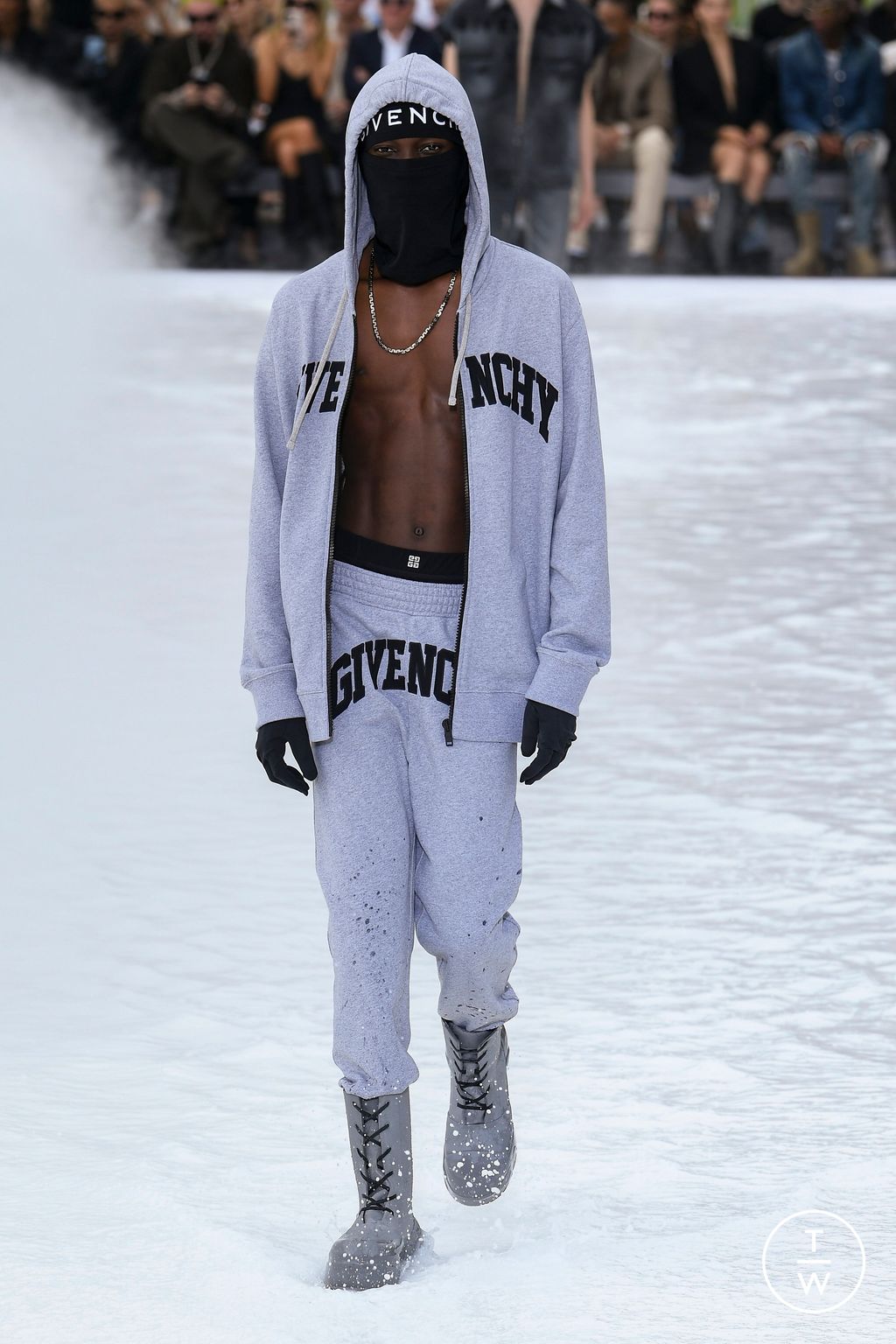 Fashion Week Paris Spring/Summer 2023 look 25 from the Givenchy collection menswear