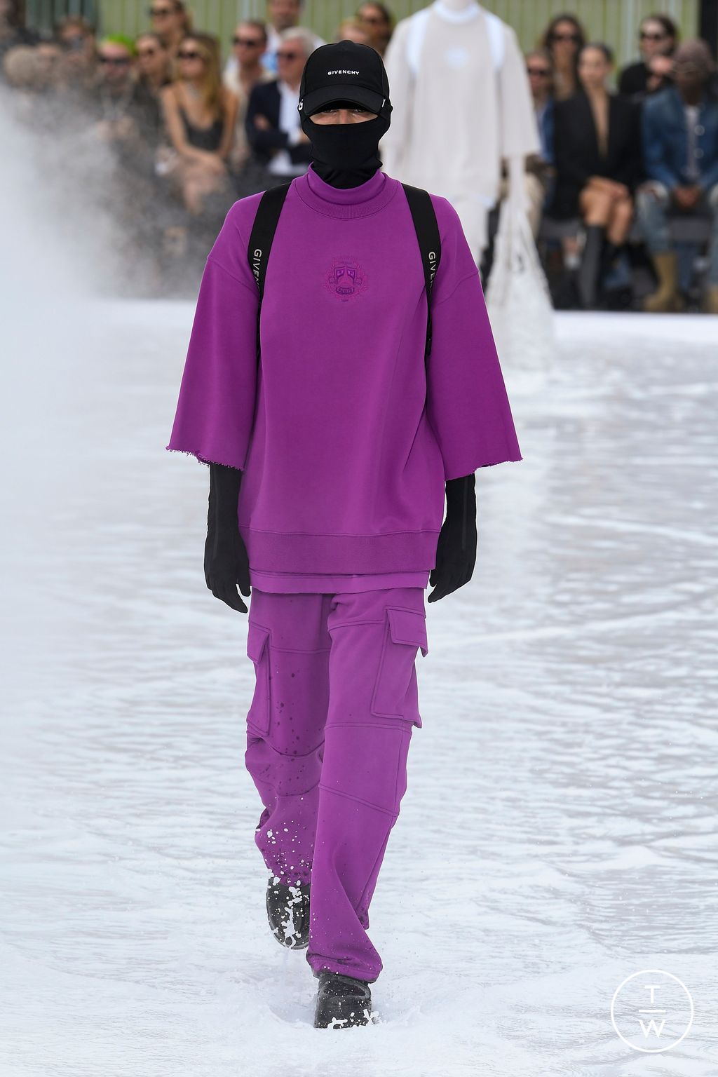 Fashion Week Paris Spring/Summer 2023 look 29 from the Givenchy collection 男装