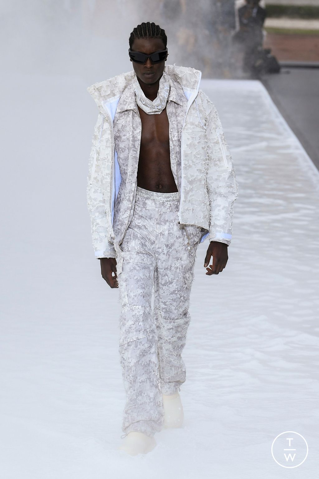 Fashion Week Paris Spring/Summer 2023 look 33 from the Givenchy collection menswear
