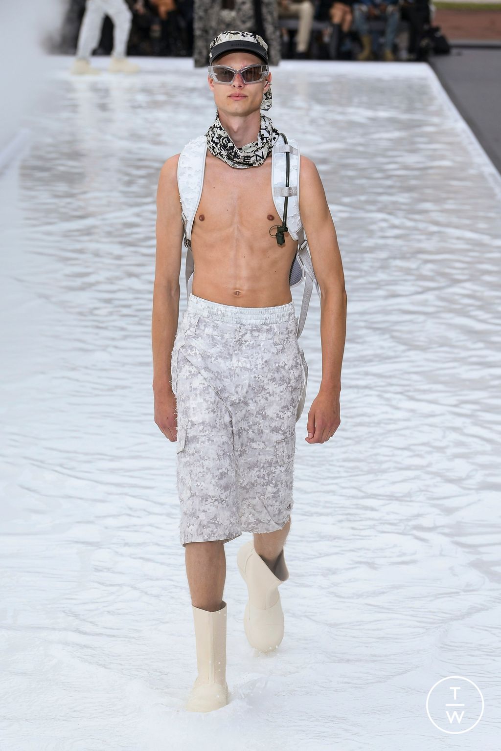Fashion Week Paris Spring/Summer 2023 look 34 de la collection Givenchy menswear