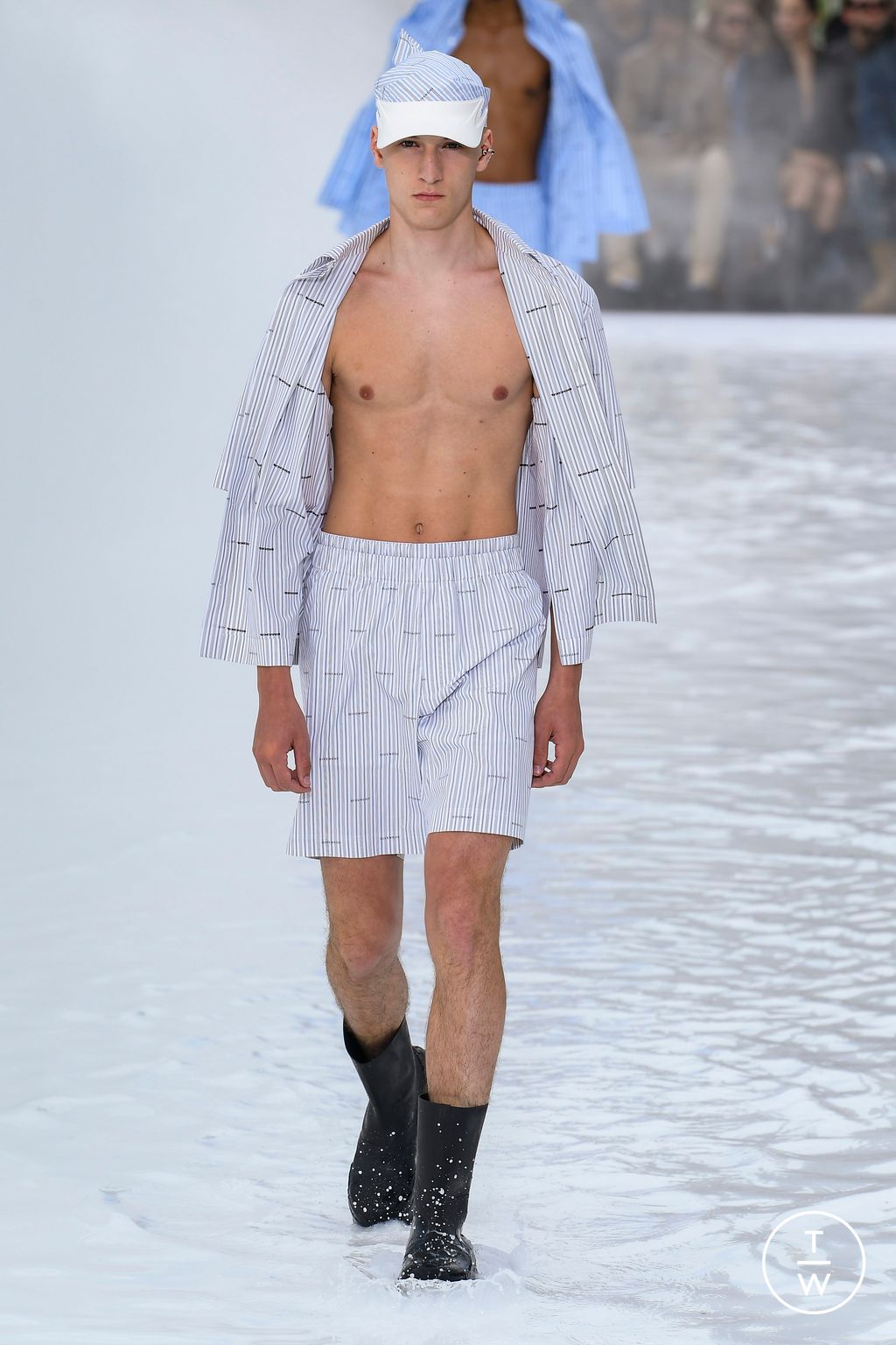 Fashion Week Paris Spring/Summer 2023 look 37 from the Givenchy collection menswear