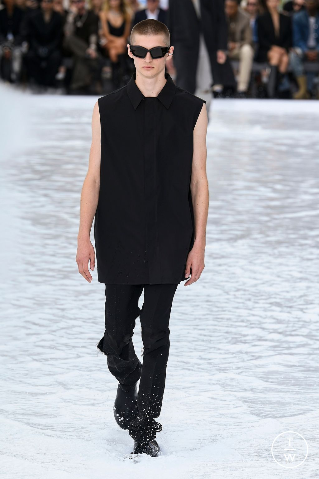 Fashion Week Paris Spring/Summer 2023 look 41 from the Givenchy collection menswear