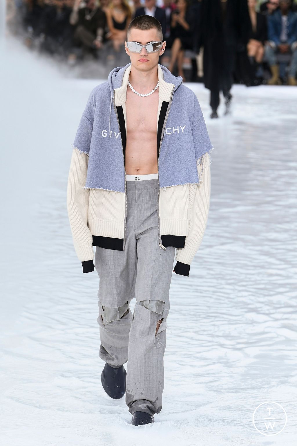Fashion Week Paris Spring/Summer 2023 look 43 from the Givenchy collection 男装