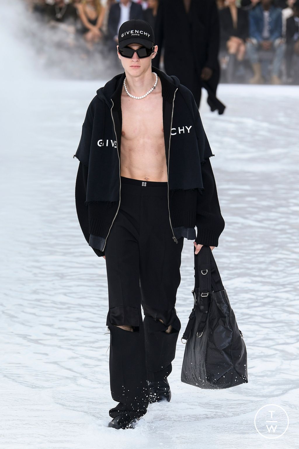 Fashion Week Paris Spring/Summer 2023 look 45 from the Givenchy collection menswear
