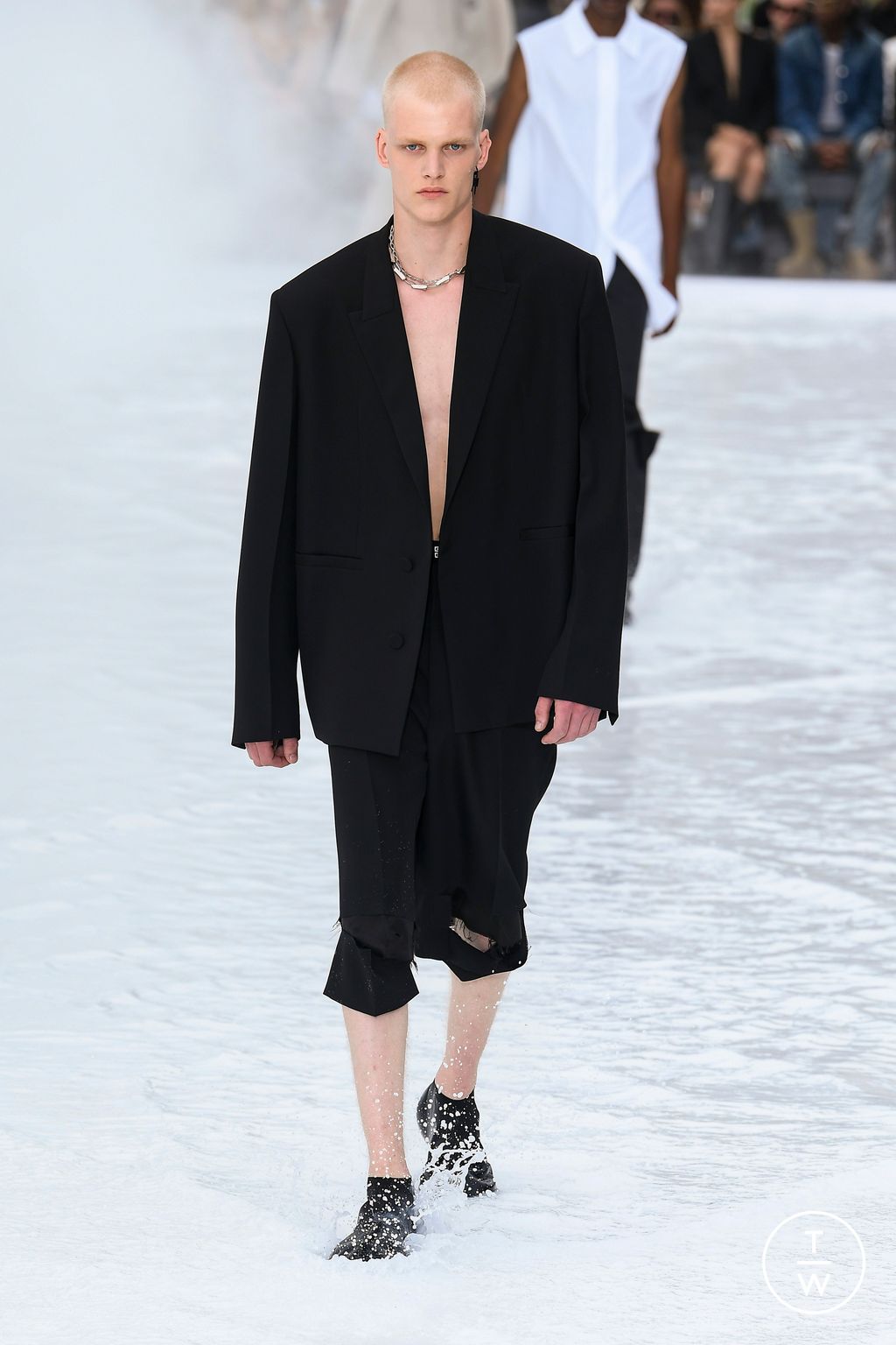 Fashion Week Paris Spring/Summer 2023 look 47 from the Givenchy collection 男装