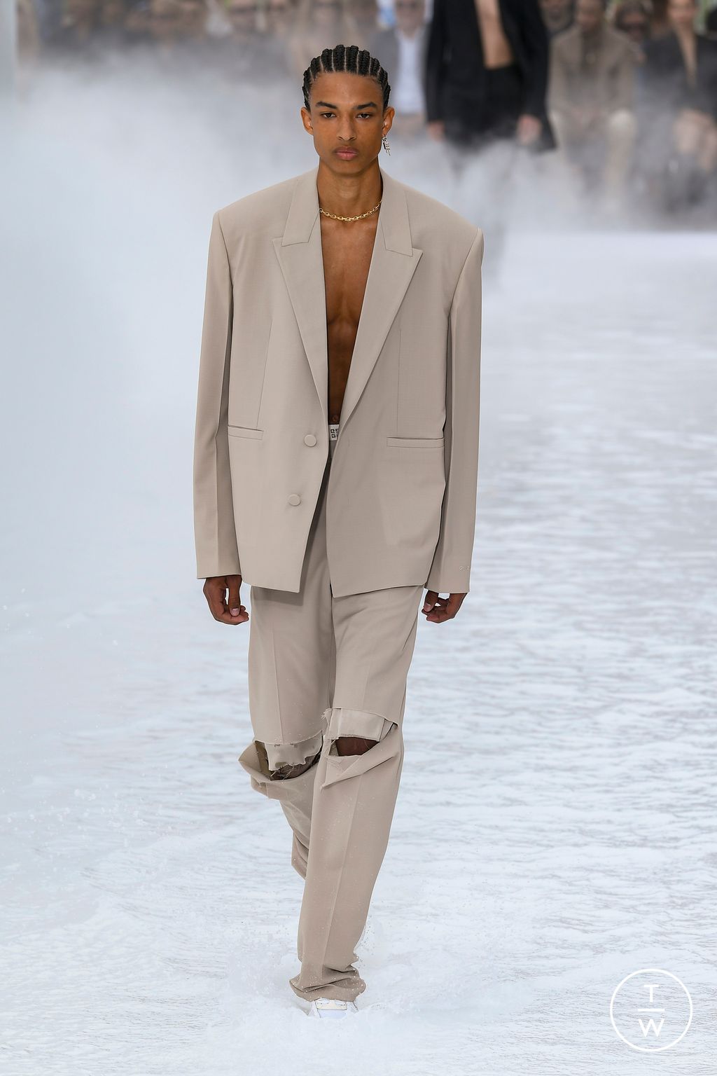 Fashion Week Paris Spring/Summer 2023 look 49 from the Givenchy collection menswear