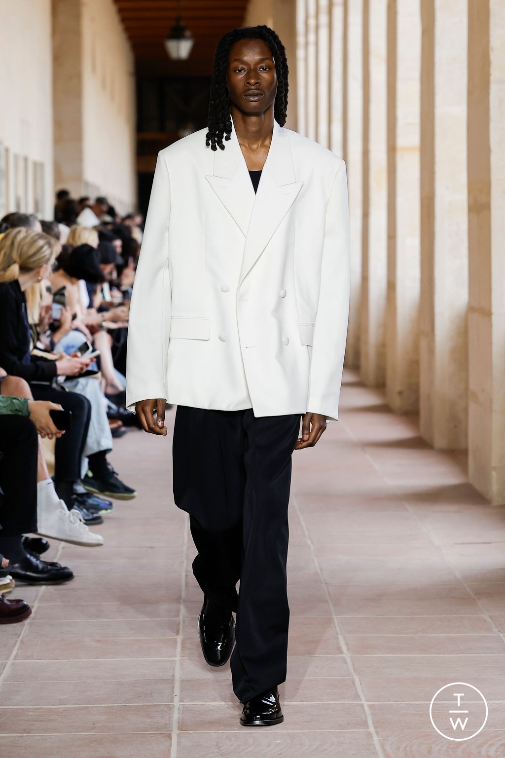 Fashion Week Paris Spring/Summer 2024 look 4 from the Givenchy collection menswear