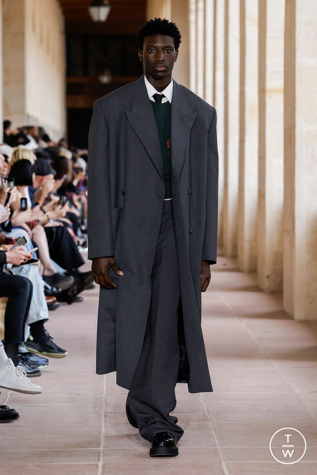 Fashion Week Paris Spring/Summer 2024 look 8 from the Givenchy collection menswear