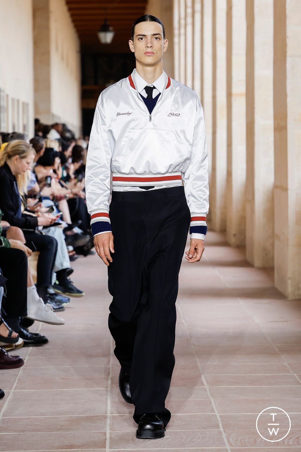 Fashion Week Paris Spring/Summer 2024 look 10 de la collection Givenchy menswear