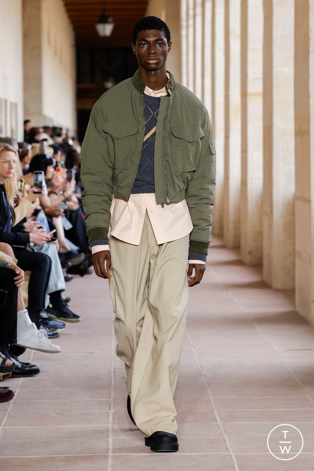 Fashion Week Paris Spring/Summer 2024 look 17 from the Givenchy collection 男装