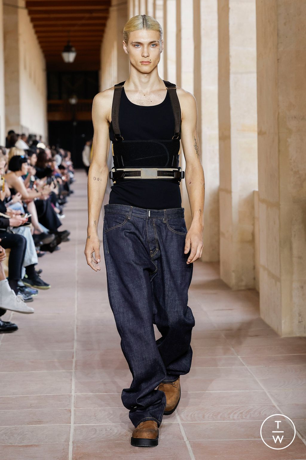 Fashion Week Paris Spring/Summer 2024 look 21 de la collection Givenchy menswear