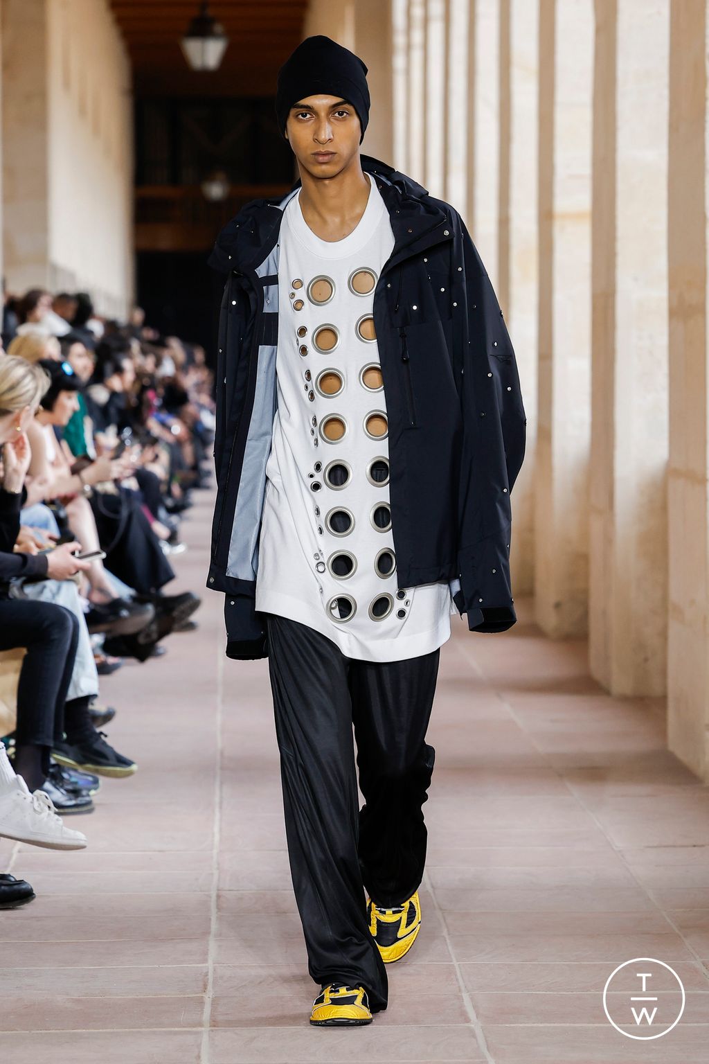 Fashion Week Paris Spring/Summer 2024 look 26 from the Givenchy collection menswear