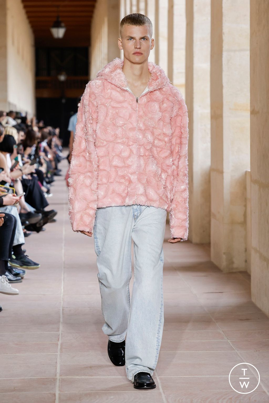 Fashion Week Paris Spring/Summer 2024 look 33 de la collection Givenchy menswear