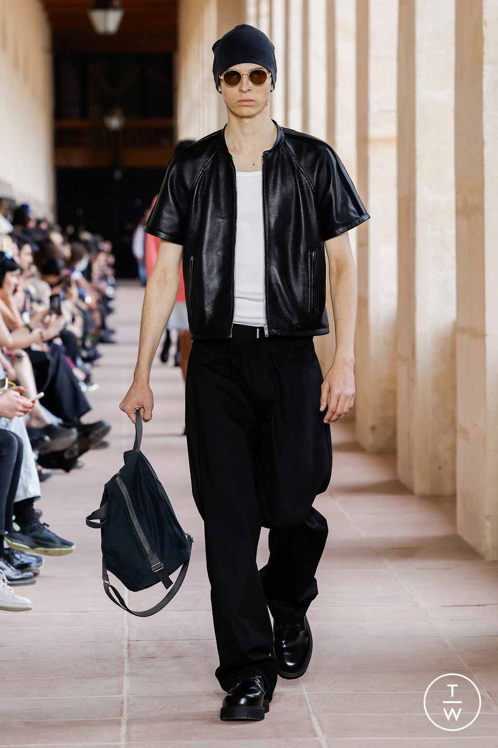 Fashion Week Paris Spring/Summer 2024 look 35 from the Givenchy collection menswear