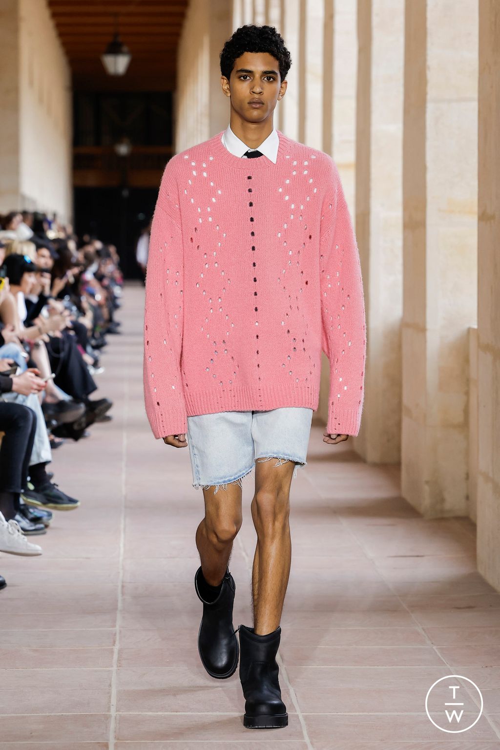 Fashion Week Paris Spring/Summer 2024 look 36 from the Givenchy collection menswear