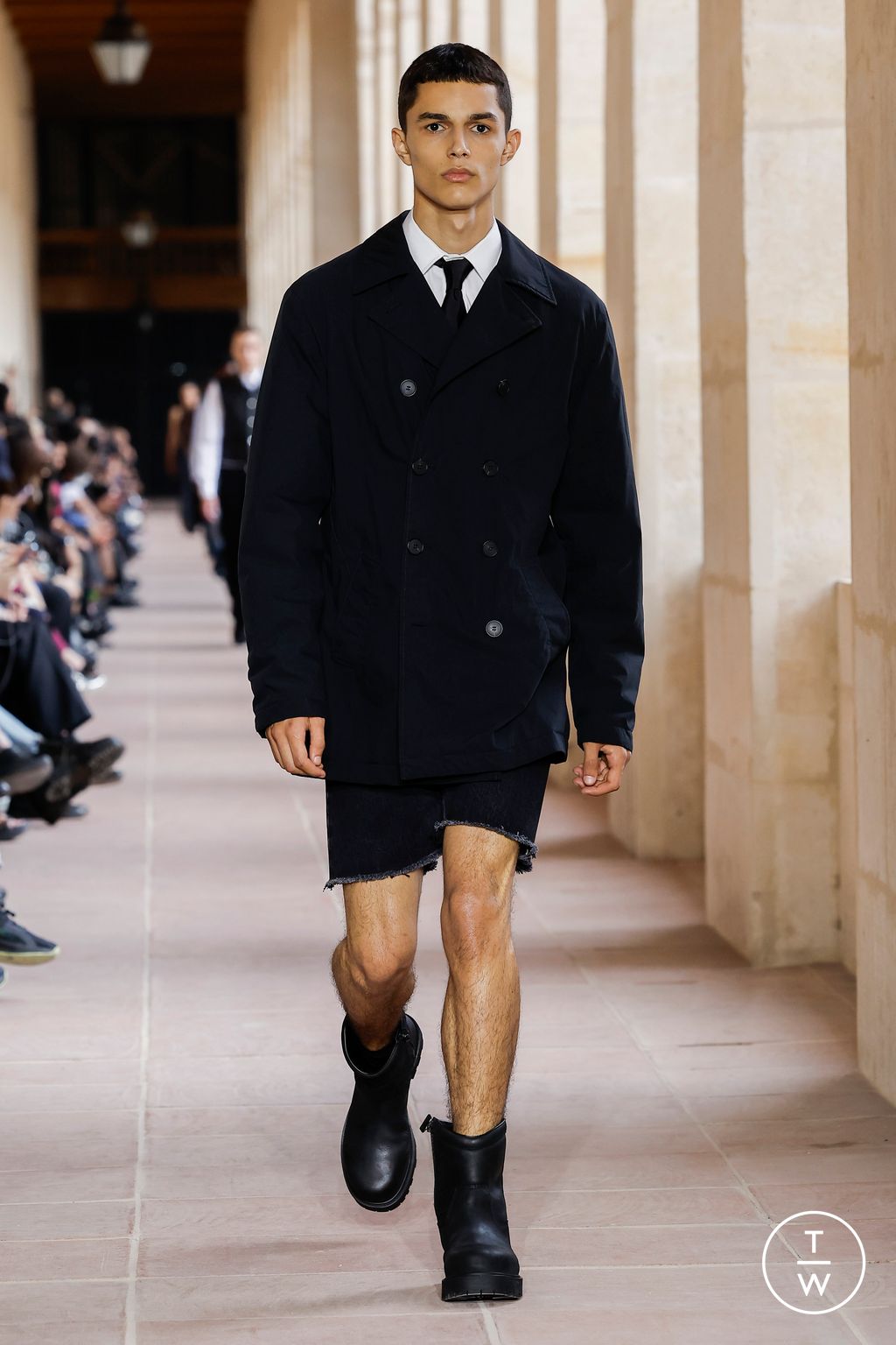 Fashion Week Paris Spring/Summer 2024 look 38 from the Givenchy collection 男装