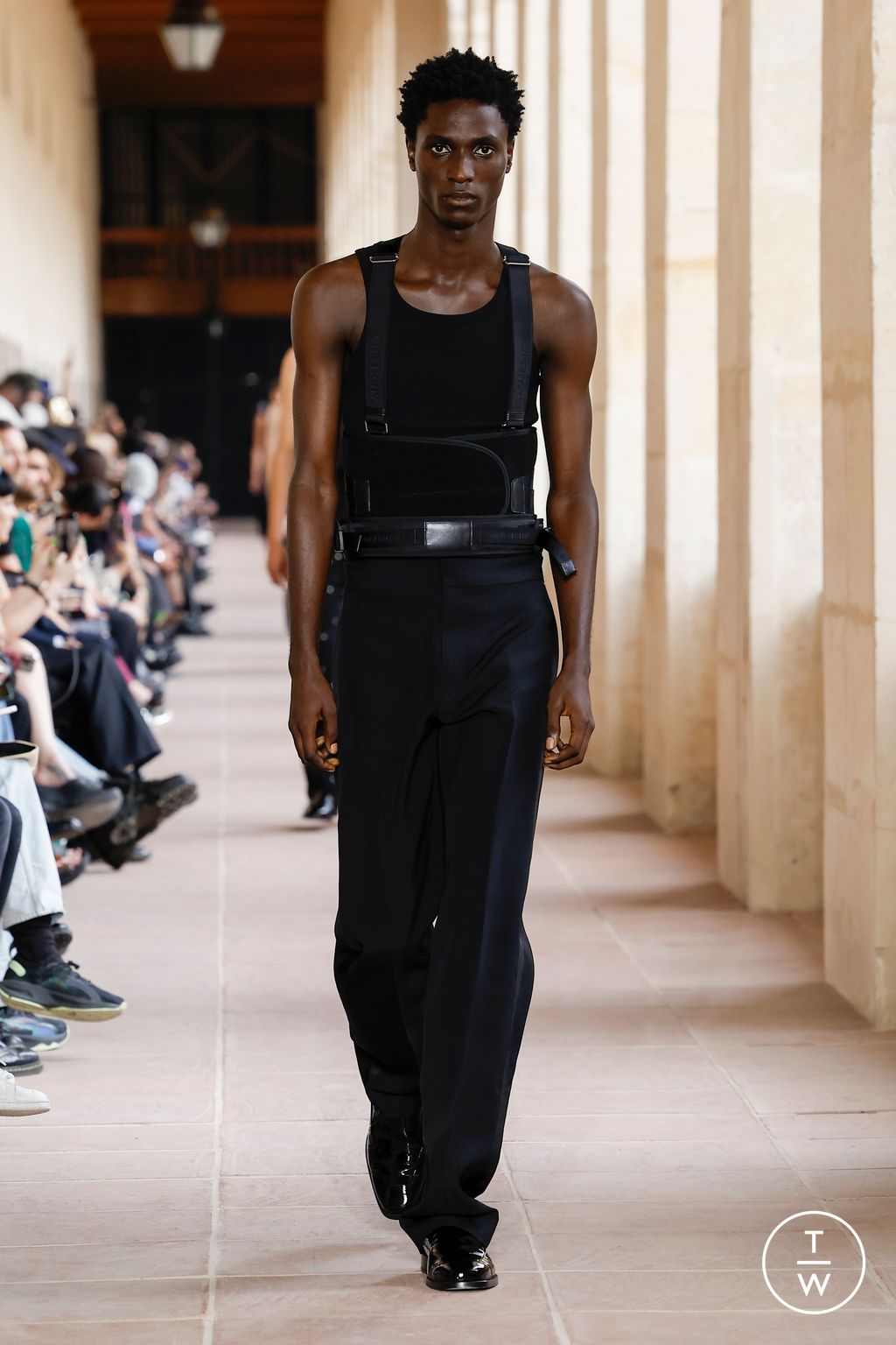 Fashion Week Paris Spring/Summer 2024 look 41 de la collection Givenchy menswear