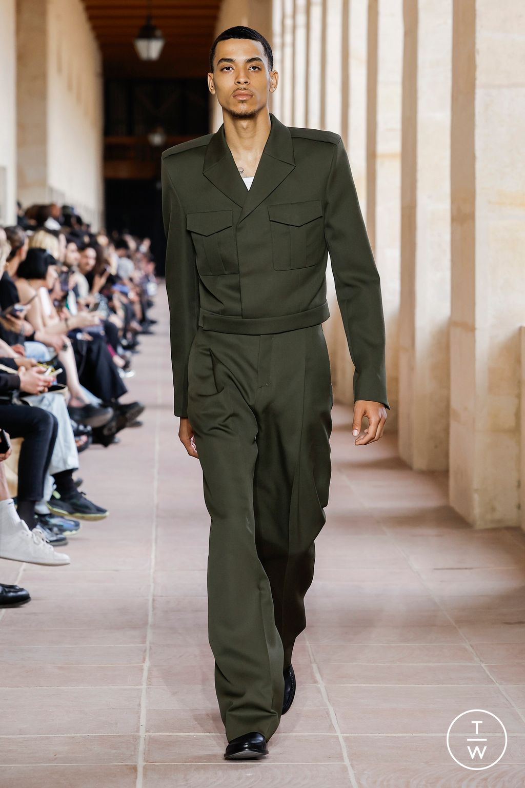 Fashion Week Paris Spring/Summer 2024 look 44 from the Givenchy collection menswear