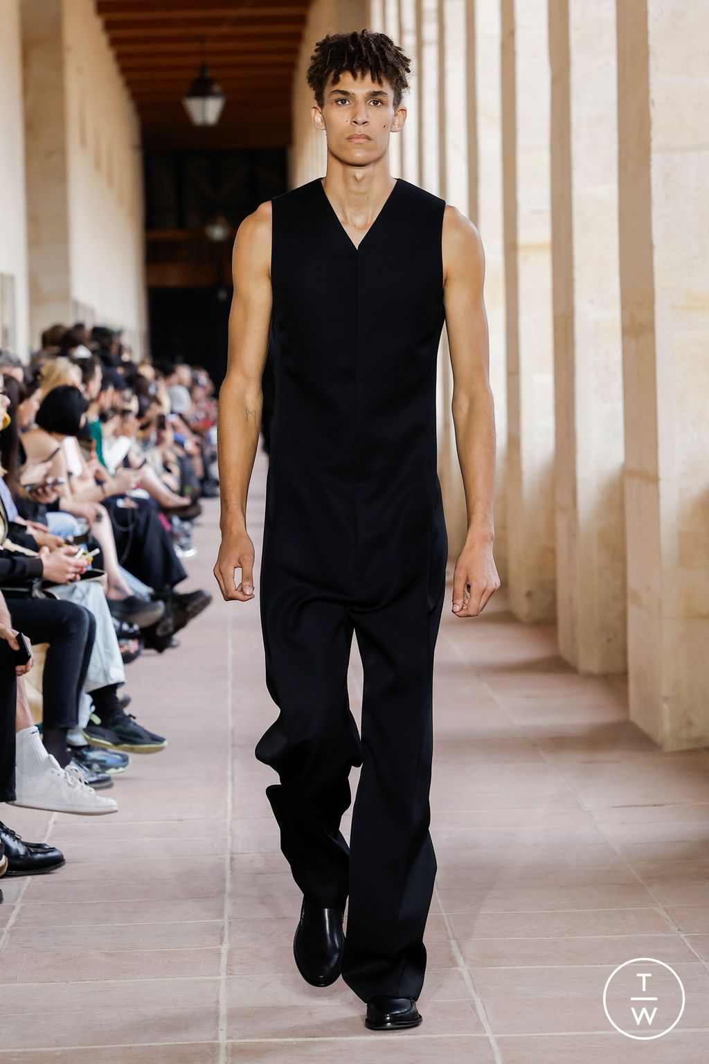 Fashion Week Paris Spring/Summer 2024 look 45 from the Givenchy collection menswear