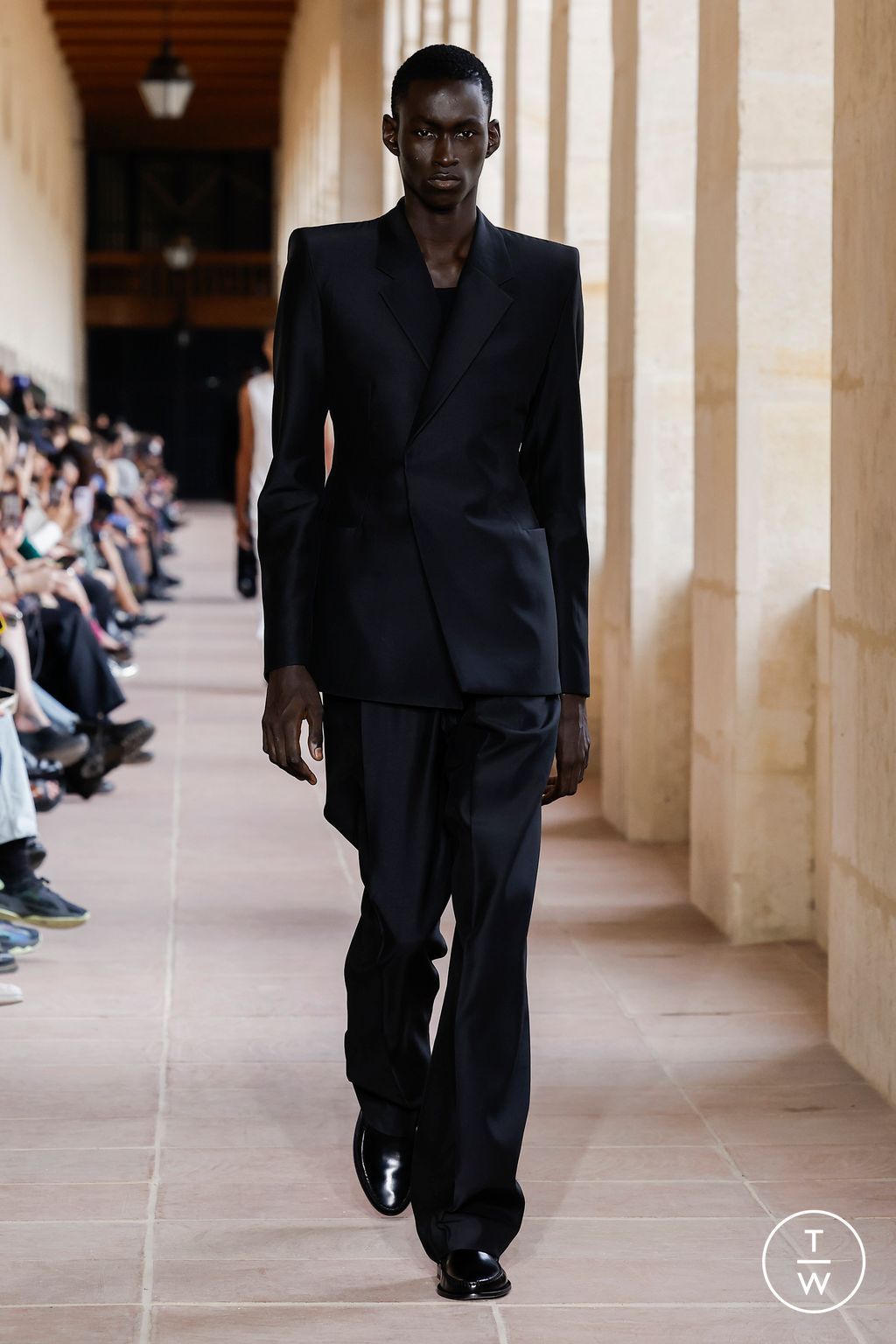Fashion Week Paris Spring/Summer 2024 look 46 de la collection Givenchy menswear