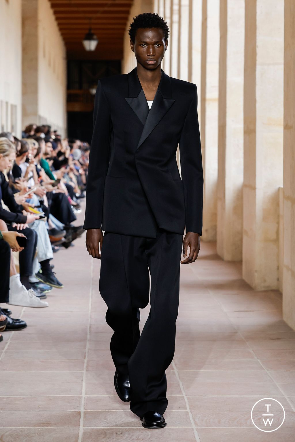 Fashion Week Paris Spring/Summer 2024 look 48 from the Givenchy collection menswear