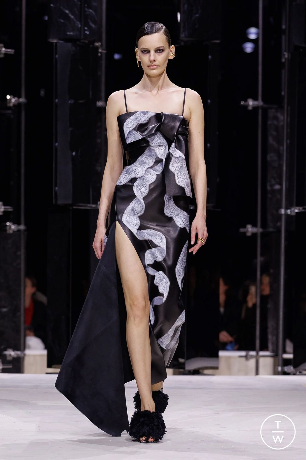 Fashion Week Paris Fall/Winter 2026 look 10 from the Givenchy collection womenswear