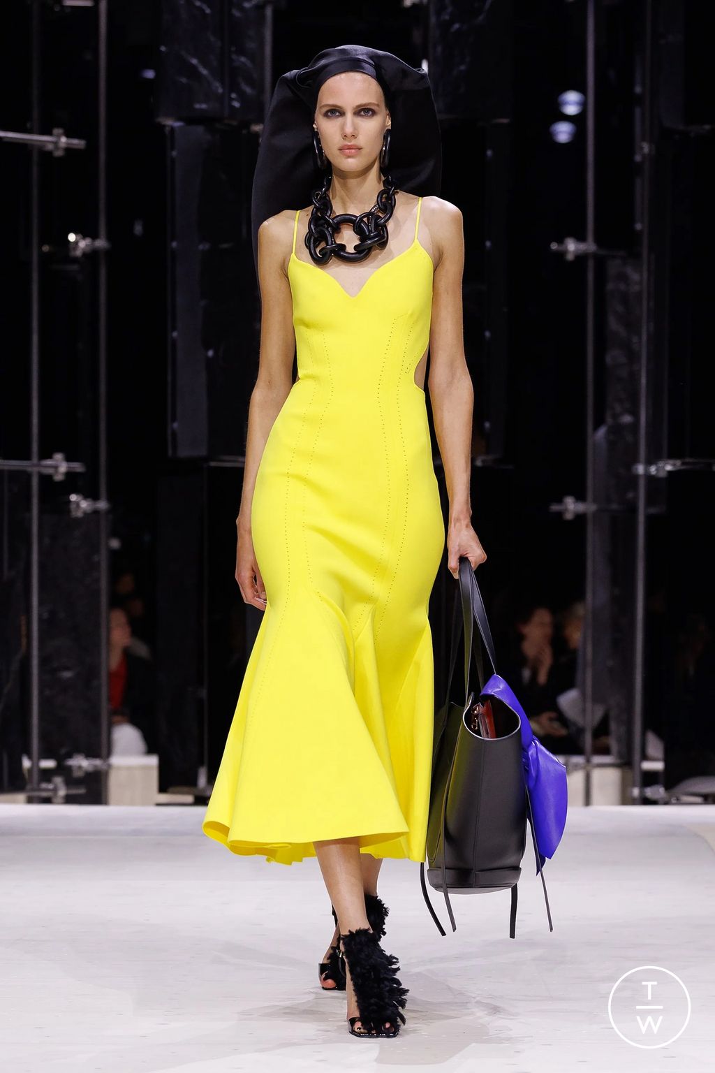 Fashion Week Paris Fall/Winter 2026 look 13 from the Givenchy collection 女装