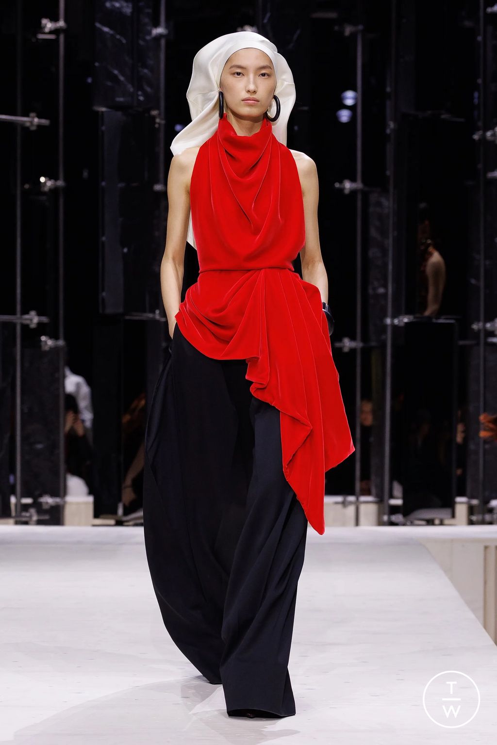 Fashion Week Paris Fall/Winter 2026 look 23 from the Givenchy collection womenswear