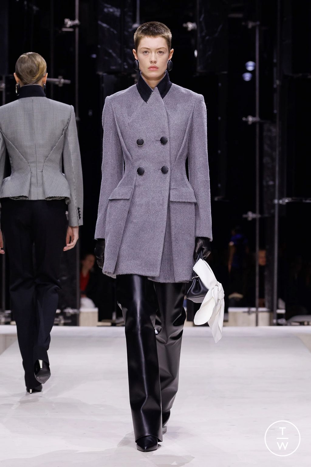 Fashion Week Paris Fall/Winter 2026 look 35 from the Givenchy collection 女装