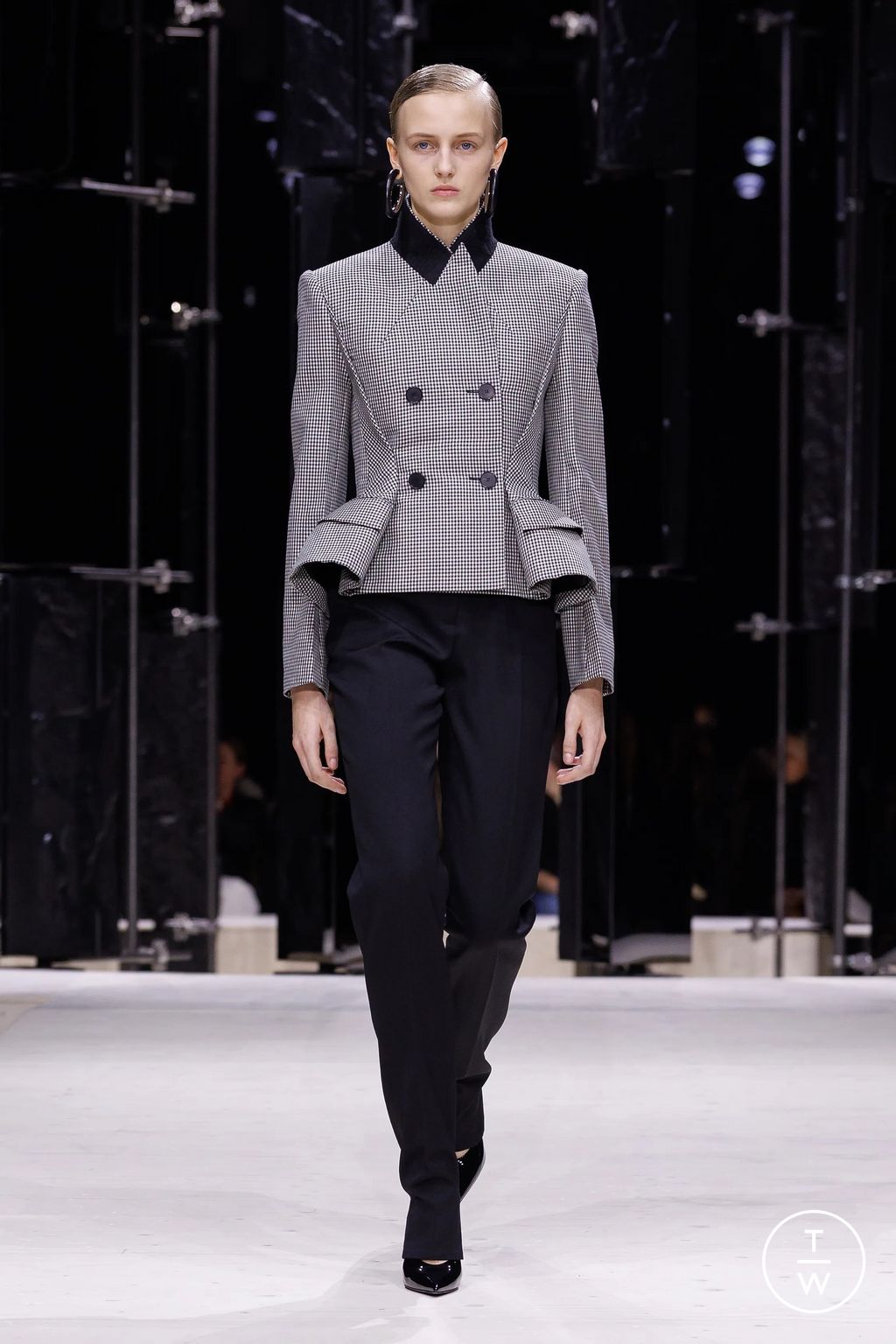 Fashion Week Paris Fall/Winter 2026 look 37 from the Givenchy collection 女装