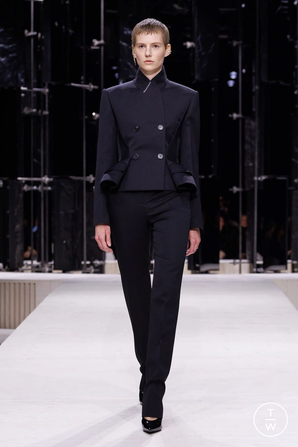 Fashion Week Paris Fall/Winter 2026 look 39 from the Givenchy collection 女装
