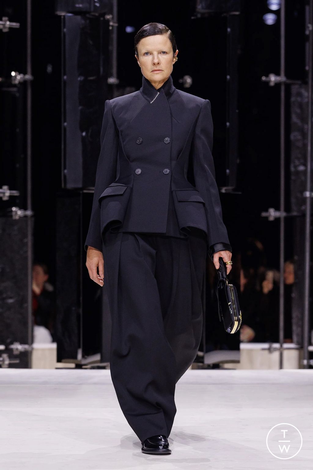 Fashion Week Paris Fall/Winter 2026 look 43 from the Givenchy collection womenswear